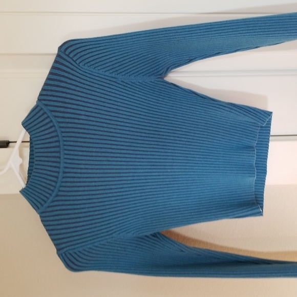 Blush Blush Blue Ribbed Mock Neck Crop Knit Sweater Size Small - Picture 2 of 3